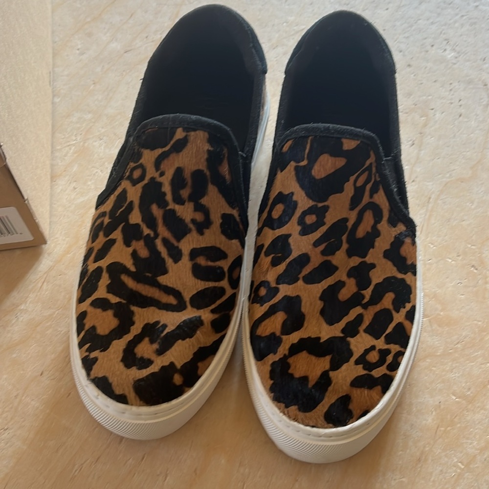 Ugg leather sneakers 6.5